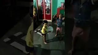 Mitthu and Aarohi Playing Balloons#Shorts#viral#trending#kids playing#SSM Raaj Music#R❤️K#