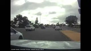 Are you sure you can turn right here Mr Cruze driver? North-east rd, Modbury/ TTP/ Disobeying laws