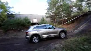 Kalt. Dreckig. Offroad! Volkswagen Driving Experience