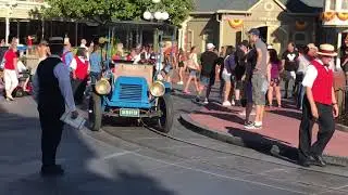 Main Street Trolley Show in Autumn