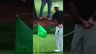 Tiger Woods Chipping At The Masters