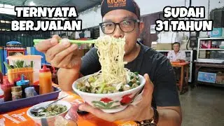 GOKIL PORSINYA BERLIMPAH & TERNYATA BAKMI GROGOL INI JUALANNYA SUDAH 31 TAHUN !! INDONESIAN FOOD