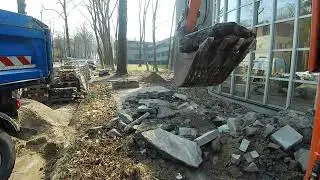 Minibagger Doosan DX63 3-Achser mit Betonabbruch beladen