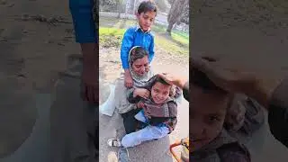 Maang kar apne bachon ko padhane wali Maa, Hum na rashan ka paisay diya aur karobar karwane ka waada