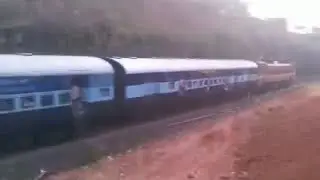 ED WAP4 with Kanyakumari-Banglore Island express doing 85 km/hr near ernakulam jn