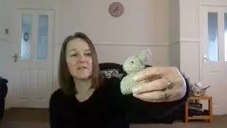 free knitting patterns  creme egg  bunny cover on 2 needles