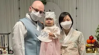 White guy in a hanbok Energy