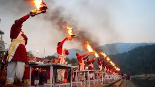 ऋषिकेश गंगा आरती 🙏🏼 | त्रिवेणी घाट ऋषिकेश गंगा आरती ✨