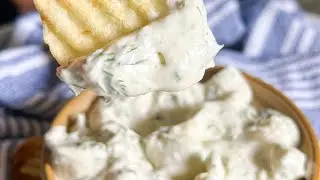 HIGH-PROTEIN Dill Pickle Dip! 💪  Made with Greek Yogurt