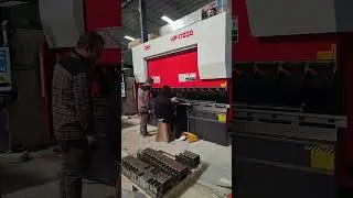 Experience the ultimate in bending precision with the OSM Hydraulic CNC Press Brake!#bendingmachine