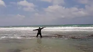 Aquaman or Ninja Turtle in Gaash beach, Israel. Аквамен или черепашка ниндзя на пляже Гааш, Израиль
