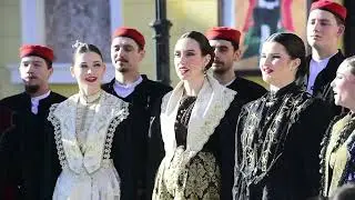KUD Jedinstvo izvodi kolende po gradskim ulicama uoči božičnih blagdana