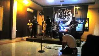 BSK   Turn a back town live @ Showcase PTK Distribution