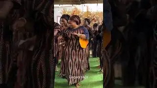 Bold Bride with Impressive Moves at Friend's Wedding #lovely #viral #ghanaweddings #ytshorts #yt