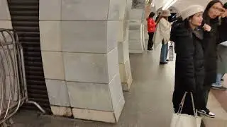 Станция метро 'Серпуховская' и с неё есть переход на станцию 