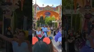 Coco show at Disney California Adventure (DCA) #disney