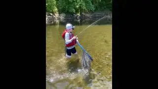 The kid lands tank smallmouth! #kayakbassnation #nevergiveup #goingike #nativekayaks #cashionrods