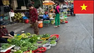 Vietnamese Street Markets Sell Fresh and Delicious Food