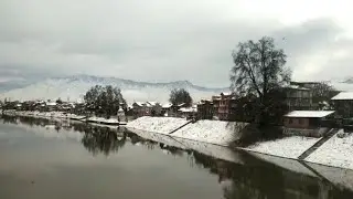 Kashmir Receives Snowfall, Roads Blocked