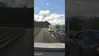 Vorfahrt missachtet: Ford Mustang sorgt f&uuml;r Beinahe-Unfall