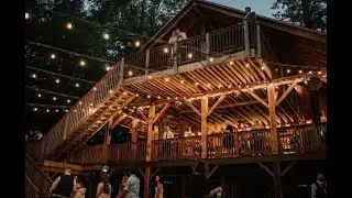 The Grand Barn Wedding Venue // The mohicans Treehouse resort
