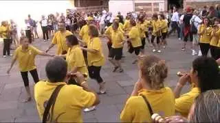 Ballant la polca d'Ours a la pla&ccedil;a Signori de Verona