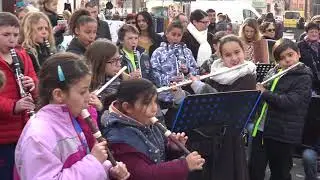 Orchestre à l'école sur le marché de Gardanne