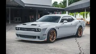 Dodge Challenger Hellcat 2021 года в цвете Smoke Show Gray &mdash; персонализированное преображение с помощью окрашенного пластика!