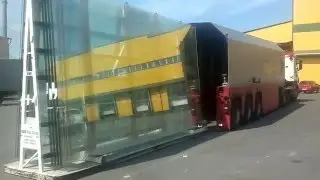 Glass inloader loading  / Как загружается стекловоз