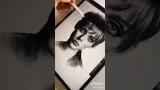 MUJER a L&aacute;piz en iPad con Procreate
