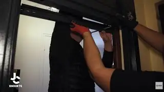 Documentaire C8 : installation d'une porte anti intrusion avec Z&eacute;ro Squat