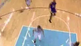 Kobe Bryant Delivers an Amazing No-look Pass to Luke Walton