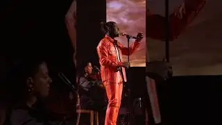 Jamal Roberts sings 