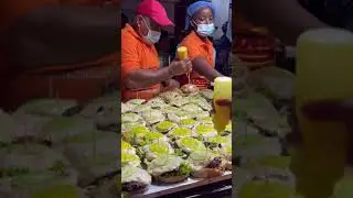 Una hamburguesa triple carne Bienvenidos a Joche burguer