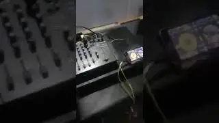 Tocando no cross DJ