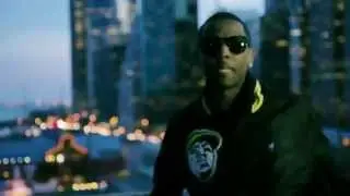Fabolous hits the Brooklyn Bridge, an iconic setting in this performance...
