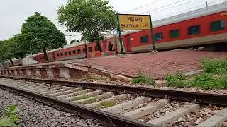 wep-7 engine dangerous entry Bharthana railway station Express train video
