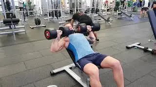 Zi de piept cu triceps | 2 antrenamente pe zi si duble cu mingea de volei