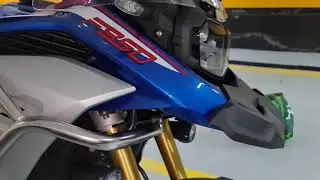 Unboxing e instalação do protetor da carenagem superior na BMW F850 GS Adventure Premium 2020