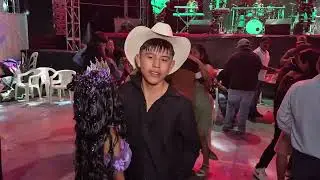 Abrazala primo A unque  que noje su mama