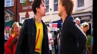 CBBC| Ed Petrie Vs Iain Stirling- Onion Eating Contest!