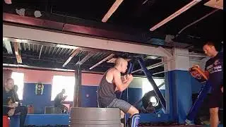 Тренер - мастер своего дела. Тренировка на лапах. Padwork drill.
