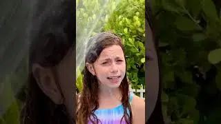 It&rsquo;s RAINING!😂