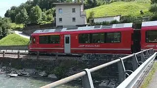 Transito del Treno Regionale 1636 delle RhB diretto a Tirano nei pressi di Li Curt, Poschiavo.
