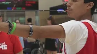 Teen beating the odds by practicing archery with his mouth
