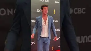 Shawn Mendes on the JUNOS red carpet today in Toronto, Canada.