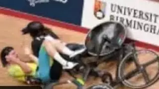 Games cycling suspended after horror crash sees Oldham's Matt Walls fly into crowdsee commonwealth