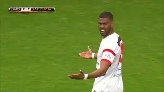 H&auml;r f&aring;r Assyriskas Konwea r&ouml;tt kort i f&ouml;rsta halvlek mot Gais - TV4 Sport