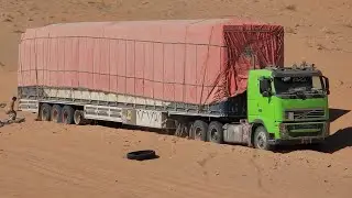 شاحنة محمّلة تتحدى طعوس الصحراء | محاولات صعبة لعبور الرمال