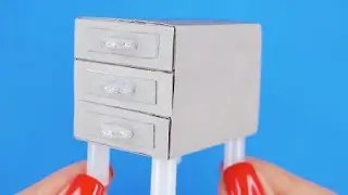 DIY handmade, mini bedside table for Barbie dolls / 𝐑𝐞𝐬𝐢𝐧 𝐌𝐢𝐧𝐢𝐚𝐭𝐮𝐫𝐞 𝐃𝐈𝐘𝐬 | 𝐓𝐮𝐭𝐨𝐫𝐢𝐚𝐥